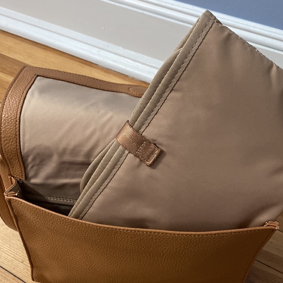 Freshly Picked tan crossbody - Picture 6 of 13